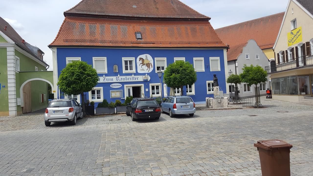 Hotel-Gasthof Zum Raubritter Langquaid Exterior foto